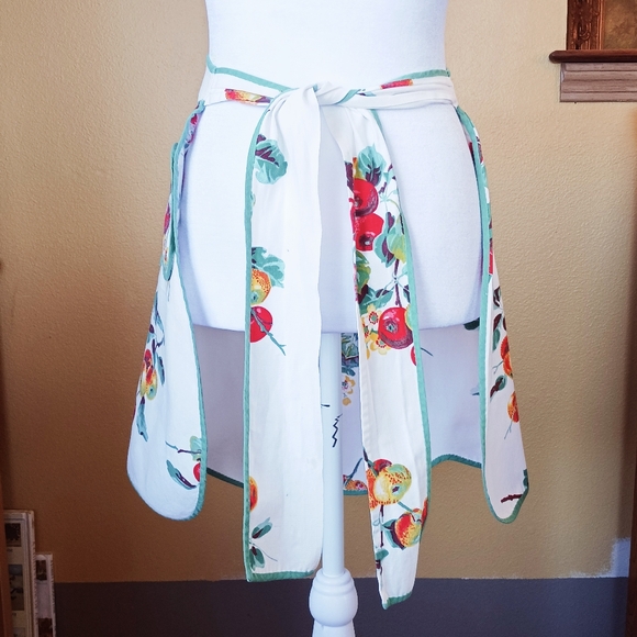 VINTAGE Handmade Apron Apples Linen Mcm White Green Scalloped Trim 50s 60s - Picture 3 of 9